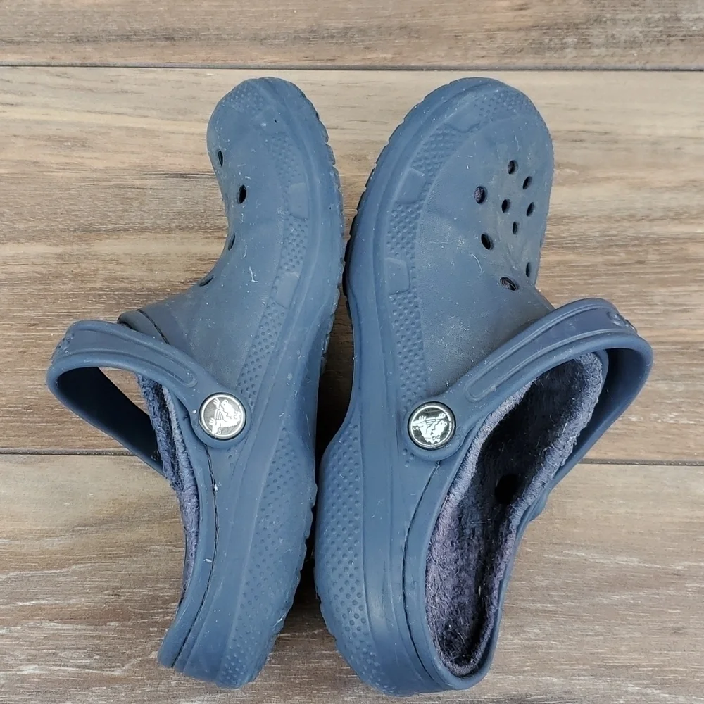 Crocs Junior boy insulated lined sandals flip flop shoes sz J2